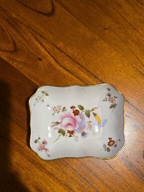 Derby Posies Porcelain Floral Trinket Dish in Pink and White with Gold Trim